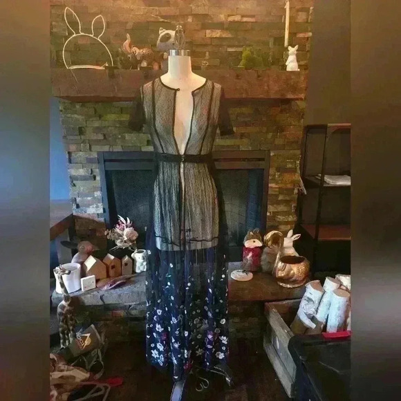 Xhilaration Black Sheer Floral Embroidered Blouse - Picture 1 of 3